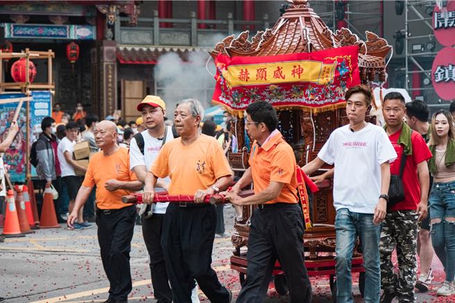 桃园市龙潭区龙元宫适逢建庙200周年，妙方成立艺阵会组织「龙元会」，期盼集结地方社区、商圈信眾，以及对艺阵文化有兴趣之民眾加入，学习民俗技艺投入信仰传承。（龙元会提供／吕筱蝉桃园传真）