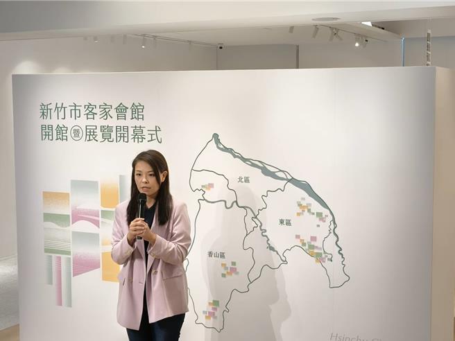 新竹市长高虹安说，客家会馆开馆后将于厨艺教室办理12场次「客家传统美食亲子共学」系列活动。（陈育贤摄）