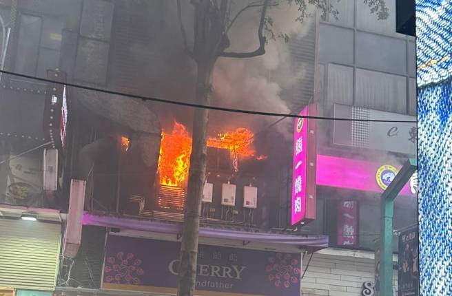 今29日晚间18时许，台北市西寧南路发生一起火警。（翻摄画面）