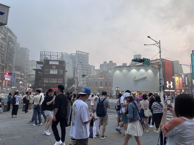 今29日晚间18时许，台北市西寧南路发生一起火警。（翻摄画面）