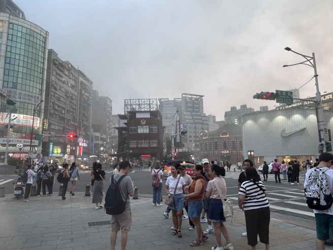 今29日晚间18时许，台北市西寧南路发生一起火警。（翻摄画面）