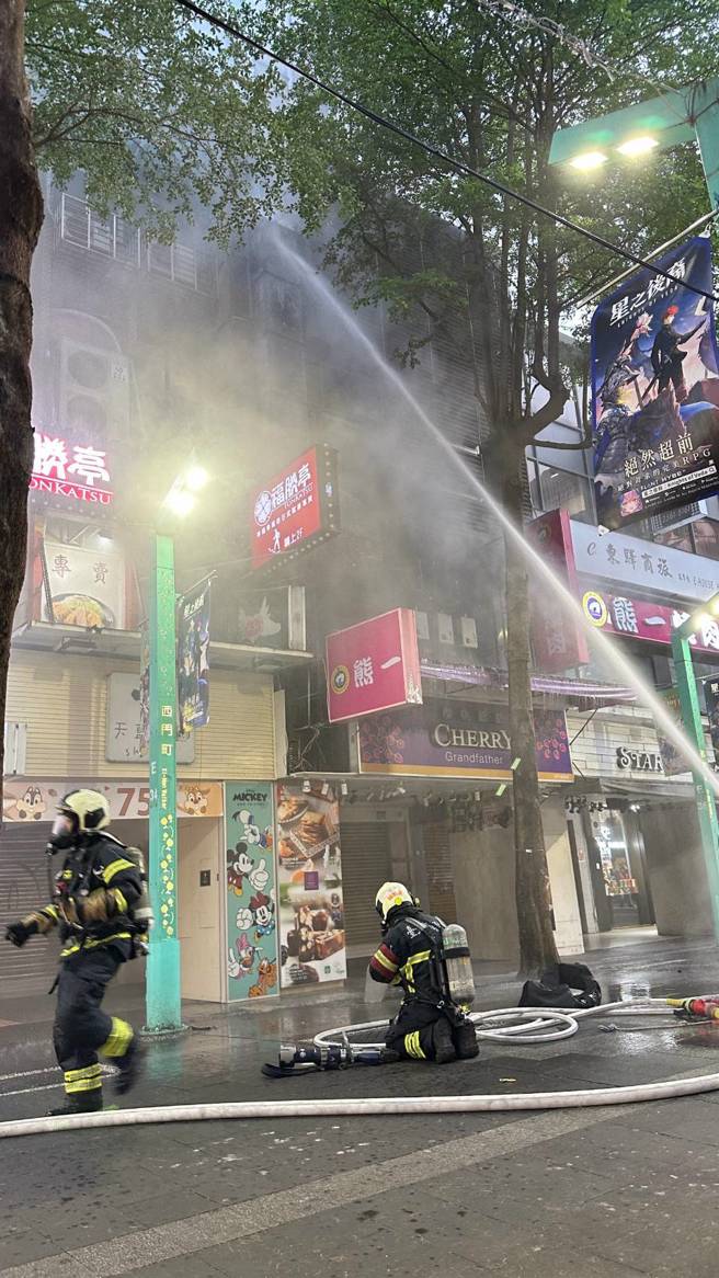 今29日晚间18时许，台北市西寧南路发生一起火警。（翻摄画面）