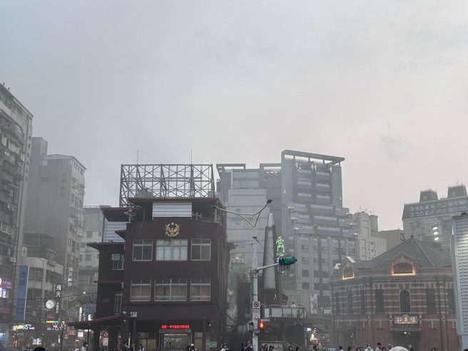 今29日晚间18时许，台北市西寧南路发生一起火警。（翻摄画面）