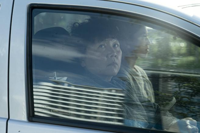 三度勇奪金鐘獎的影后王琄在《繭》中飾演陷入債務危機的母親，演技驚人耀眼。（圖／高雄市文化局）