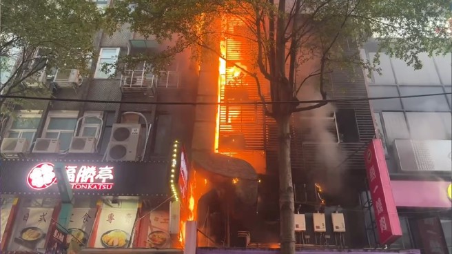 今29日晚间18时许，台北市西寧南路发生一起火警。（图／民眾提供）