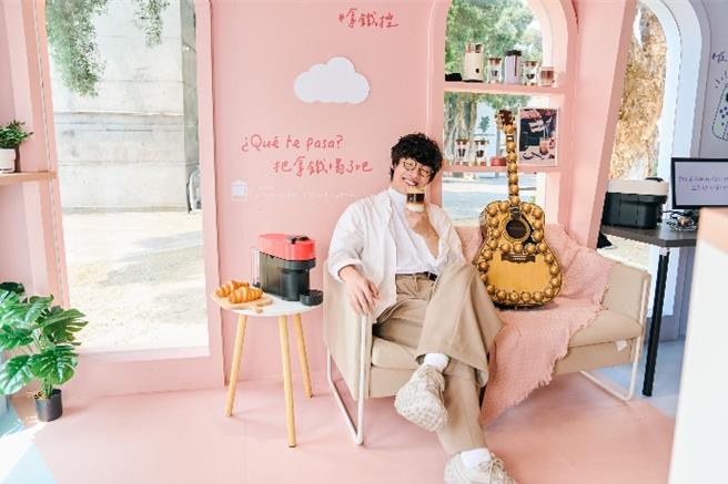 卢广仲29日化身快闪店一日店长。（Nespresso提供）