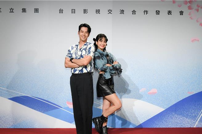 三立「上船了，各位」实境节目艺人胡宇威（左）、雷艾美（右）29日为节目宣传。（海委会提供／林瑞益高雄传真）