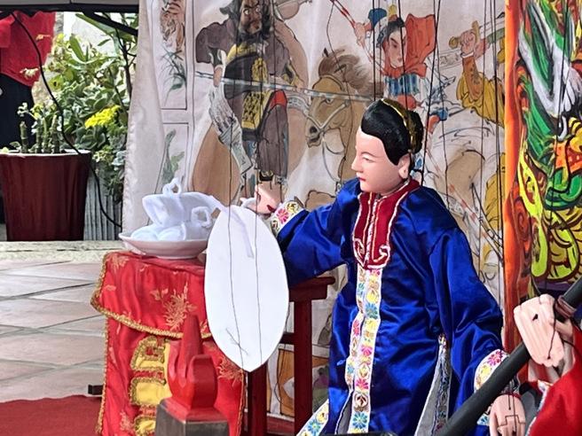 金門傀儡也會包春捲。（作者提供）