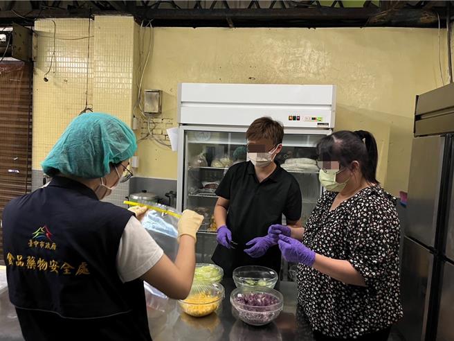 2024年全国大学运动会爆出选手疑似食物中毒事件，台中市食安处获报后，立即进行个案、供膳场所调查及检体採检工作。（台中市政府提供／冯惠宜台中传真）