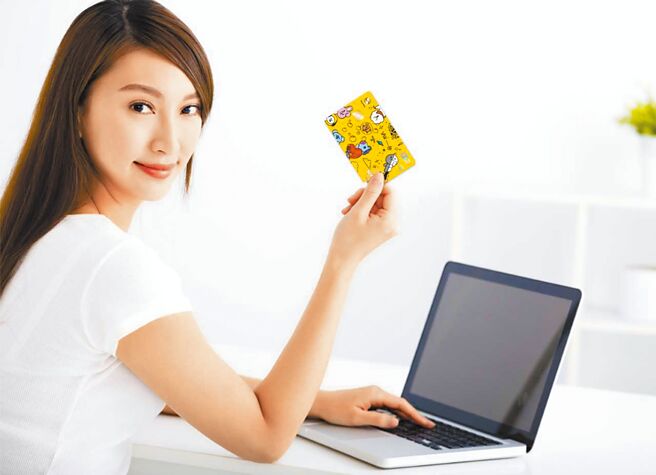 3种方式报税可以在7月31日拿到首批退税款，直拨退税更方便、安全。（兆丰银行提供／吴静君台北传真）