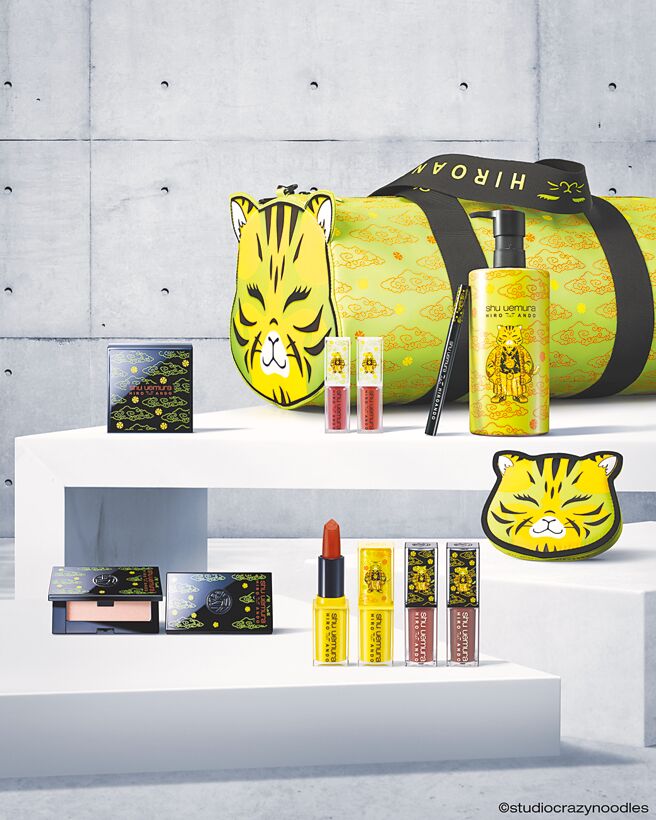 植村秀與安藤希羅合作的潮虎東京聯名系列周邊十分吸睛。（植村秀提供）