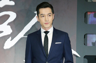 直击胡歌帮助理妻买包子 不畏唱衰被讚逆龄成少年