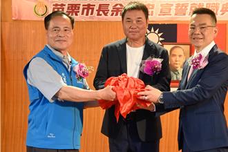 余文忠就職苗栗市長 與鍾東錦、陳超明、邱鎮軍組「為民服務鐵三角」