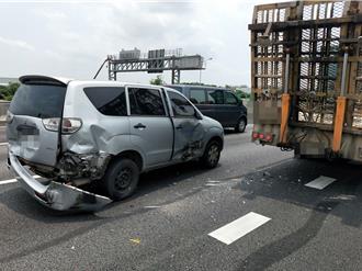 國1南向內壢段5車連環撞 1乘客頭暈送醫