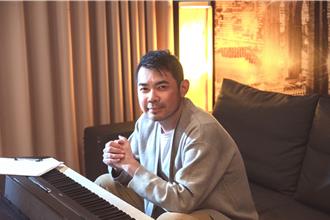 余荃斌心疼表弟被燙爛胸口  存撲滿獻唱〈希望陽光〉