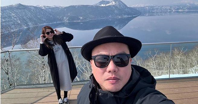 陳布朗與孕妻鍾沛君上月赴日本北海道旅遊。（圖／陳布朗提供）