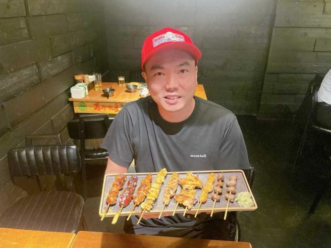 在台湾开居酒屋超过十年，陈布朗觉得台日两地的居酒屋在价格或菜色等各方面都不太一样。（图／陈布朗提供）