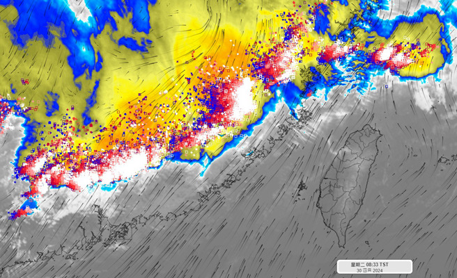 彭启明表示，大陆华南有一波长达1千公里的「闪电列车」，今深夜到明天接近台湾，天气变得不稳定，各地有阵雨或雷雨。（翻摄气象达人彭启明脸书）