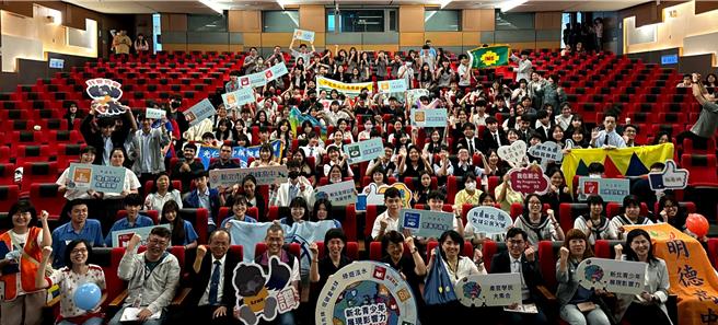 新北市教育局關注永續城鄉等SDGs主題，日前舉辦112學年度全球公民培力學生行動倡議決賽暨頒獎典禮。（新北市教育局提供）
