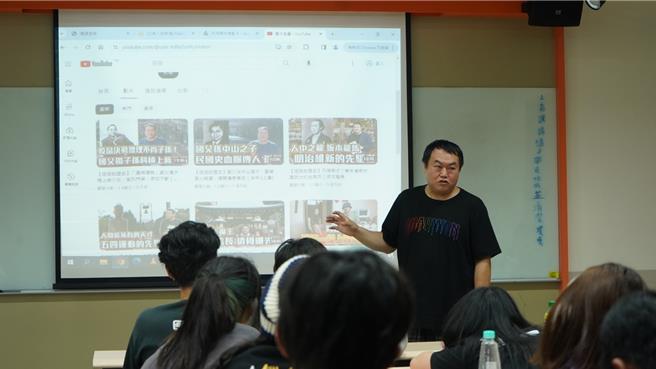 司徒建铭分享YT《看你老墓》。（台北海大提供）