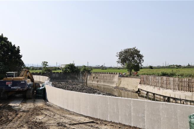下茄苳排水治理工程第三期 工程項目包含新建結構護岸及拓寬既有排水斷面。（台南市政府提供／張毓翎台南傳真）