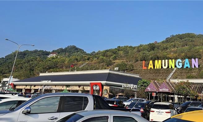 南投縣衛生局啟動國道3號南投服務區餐飲業稽查，抽驗17項產品，檢驗結果均符合相關衛生標準和防腐劑使用規定。（民眾提供／楊靜茹南投傳真）