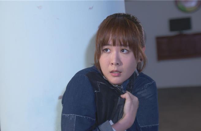 何宜珊剧中遭前男友纠缠。（台视提供）