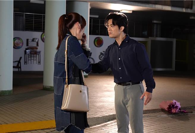 何宜珊剧中遭前男友纠缠。（台视提供）