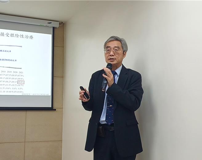 高雄長庚大學教授、台灣癌症臨床研究合作組織（TCOG）肝癌召集人盧勝男表示，我國肝癌存活時間逐漸延長，主要歸功於早期診斷和適當治療。（王家瑜攝）