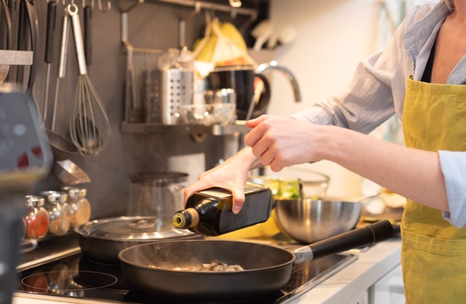 煎、炸食物多少會噴油。 （示意圖，shutterstock／達志）