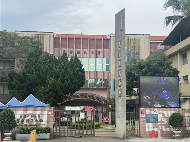 桃园市中坜区富台国小腹地小且校舍老旧，地方期盼迁校盖新校舍，市府教育局说会先将邻近的文中5用地变更为国中小用地，迁校与否后续再评估。（吕筱蝉摄）