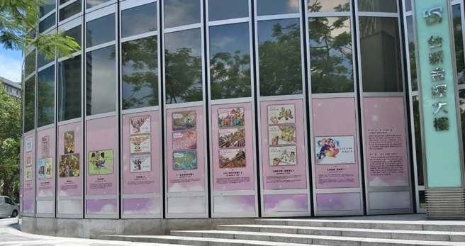 第14届得奬作品展示在台新金控大楼外墙。（图／台新银行公益慈善基金会提供）