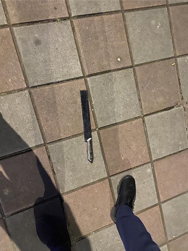 警方查扣的西瓜刀。（民眾提供）