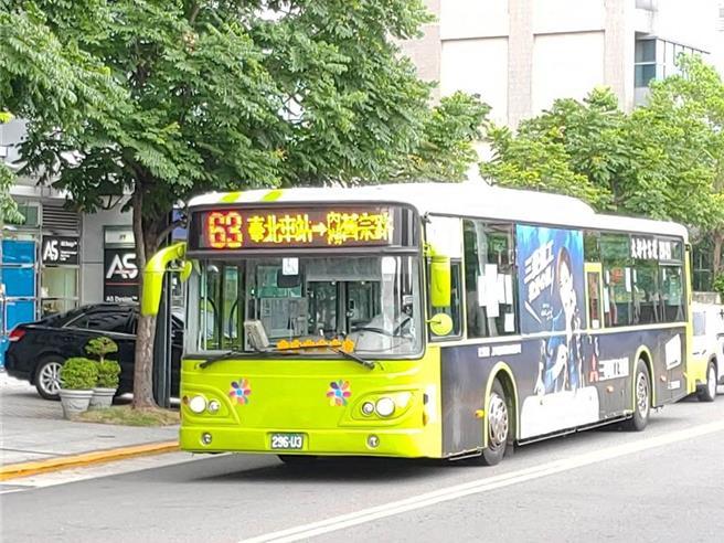 民眾搭乘台北捷運若出現受傷情況，北捷設有「特別濟助金發給審議委員會」，可審議酌情發放補償金。國民黨台北市議員王欣儀要求，公車也應比照北捷。（本報資料照片）