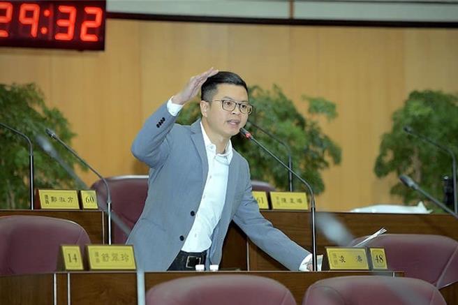 桃園今天下午2時許接連發生兩次停電，影響八德區、桃園區、大溪區等一帶地區用戶總計達5094戶，國家政策研究基金會副執行長、桃園市議員凌濤質疑經濟部，為何每次停電受害都是桃園？質疑尚未夏季用電高峰就多起停電，請問大停電時待何時能結束？（摘自凌濤臉書）