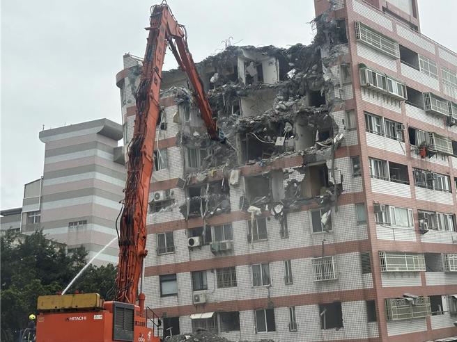 图为花莲统帅大楼拆除照。（示意图／本报资料照）