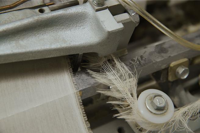 布料經緯線的使用，打造出不凡的高島縮布料。（君梵提供／黃唯淯台北傳真）