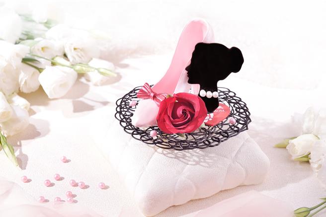 礁溪寒沐酒店 「沐選」伴手禮店 「沐愛女神」紅心芭樂慕斯蛋糕。（礁溪寒沐酒店提供／吳娮翎台北傳真）