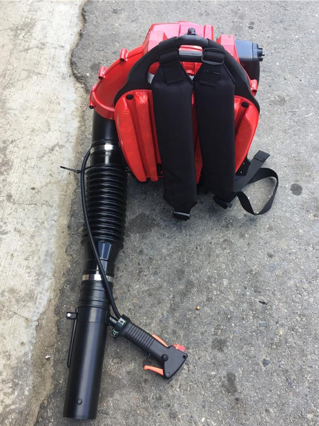 去年秋冬季禁用吹叶机，今年春季就开始全面禁用。（民眾提供／宝智华台南传真）