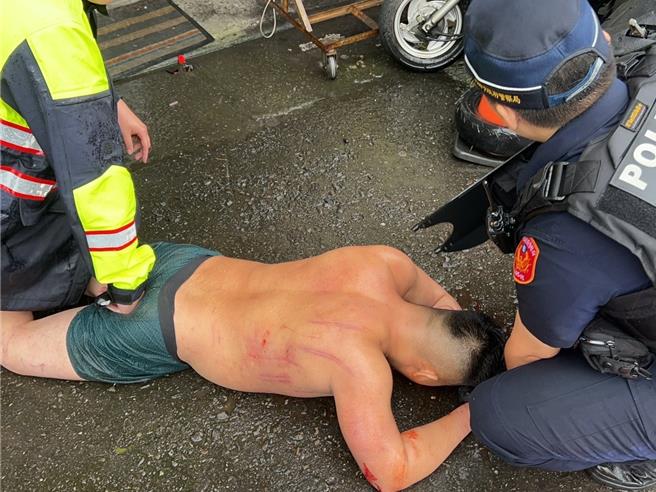 桃园市中坜警方查缉毒品案，嫌犯旅馆2楼跳窗逃仍被逮。(警方提供／吕筱蝉桃园传真)