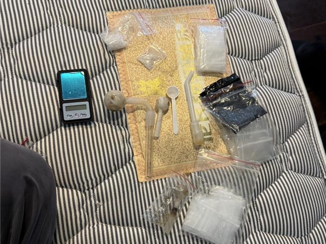 桃园市中坜警方查缉毒品案，嫌犯旅馆2楼跳窗逃仍被逮。(警方提供／吕筱蝉桃园传真)