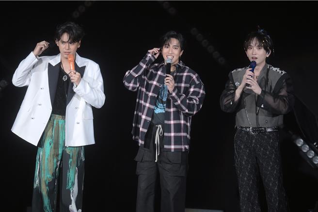 九泽CP在香港举办演唱会，娄峻硕惊喜现身当嘉宾。（滚石唱片提供）