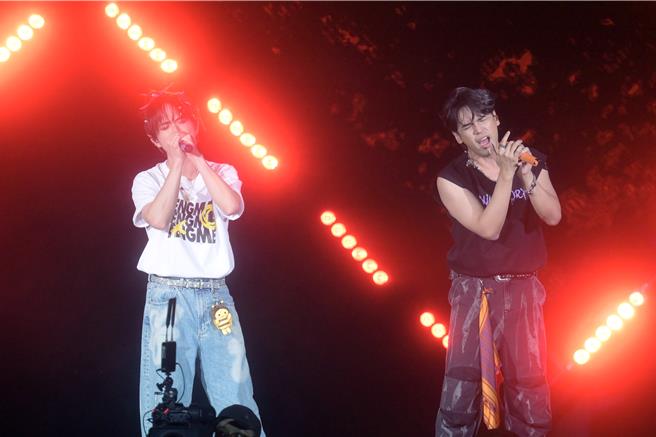 九泽CP日前在香港九展Star Hall举行演唱会。（滚石唱片提供）