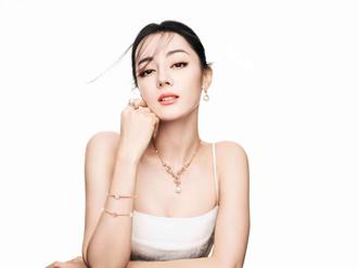 迪丽热巴迎花季  MIKIMOTO珍珠添樱花