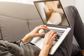 男常看A片會不舉？醫揭真相「女生影響較大」