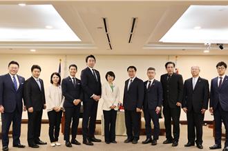 自民黨青年局長鈴木貴子訪團拜會黃偉哲  深化台日交流