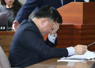 影》羅智強質詢把陳耀祥轟下台：他多留在立院1秒 都是對台灣民主的羞辱