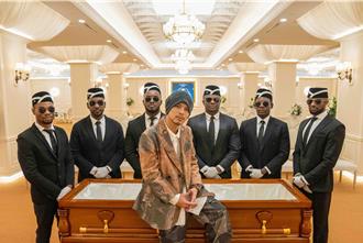 黃明志生前告別式媒體包圍  激烈口角衝突曝光