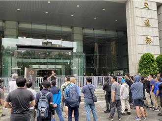 交通网红揪百人包围交通部 争取机车重机路权提3诉求