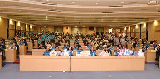 苗栗音樂、舞蹈、美術全國競賽表現傑出 鍾東錦頒發39萬表揚獲獎者